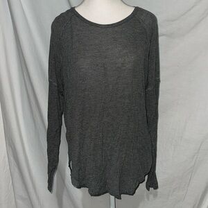 basic gray long sleeve Tresics top size small